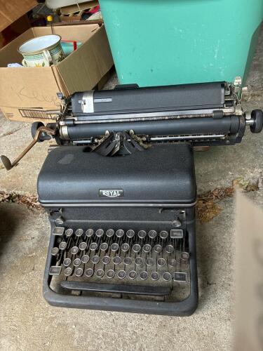 Royal Manual Typewriter