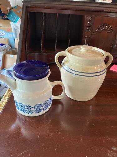 2 Decorative Pots
