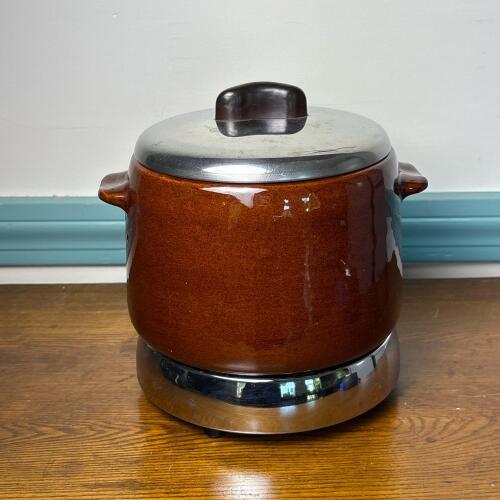West Bend Electric Slow Cooker with Heat Rite Base