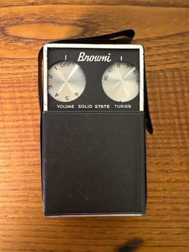 Browni De-Luxe Solid State Model 702 Portable Radio