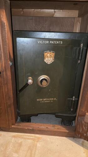Vintage Victor Safe with Key and Combination