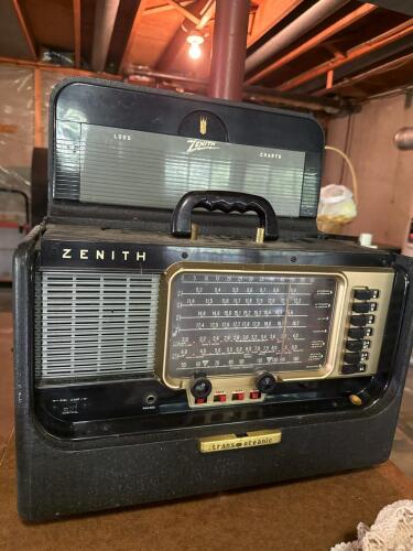 Zenith Trans-Oceanic Wave Magnet Portable Radio