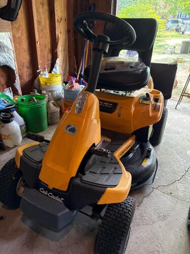 Cub Cadet CC 30 H Hydro Drive Riding Lawn Mower - Needs New Battery