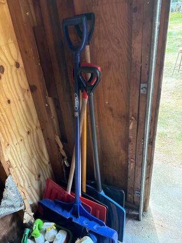 Snow Shovels With Plastic and Wood Handles