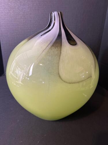 Contemporary Art Glass Vase With Pulled Feather Design