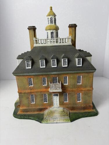 Williamsburg Governor's Palace Heavy Ceramic Building Figurine