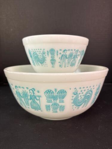 Pair of Pyrex Mixing Bowls Turquoise Amish Butterprint Pattern