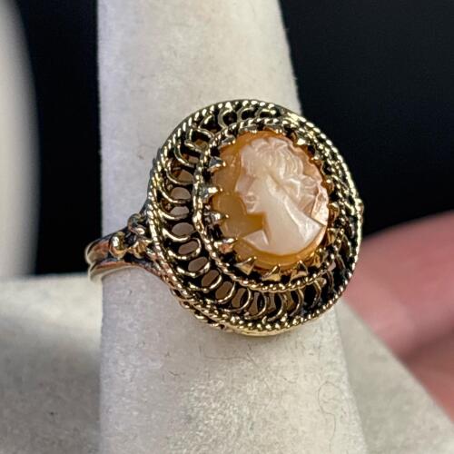 Vintage Cameo Ring in 14K Gold Filigree Setting