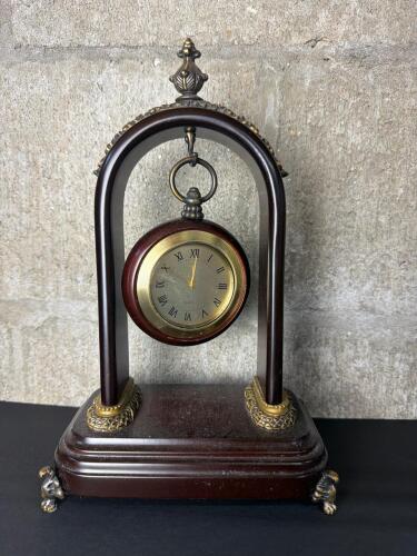 Mantel Clock With Brass-Style Detailing and Quartz Movement
