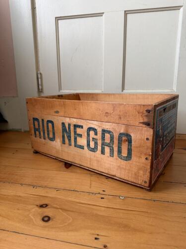 Wooden Rio Negro Pear Crate with El Escoc&eacute;s Label