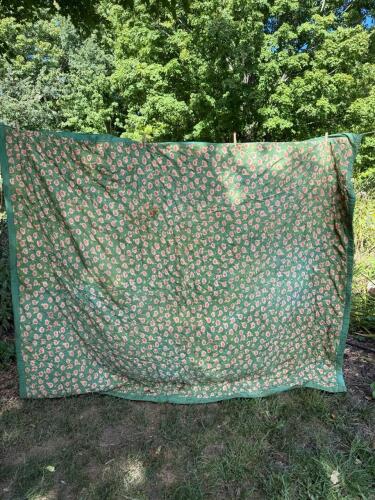 Vintage Floral Tie Quilt with Green Border
