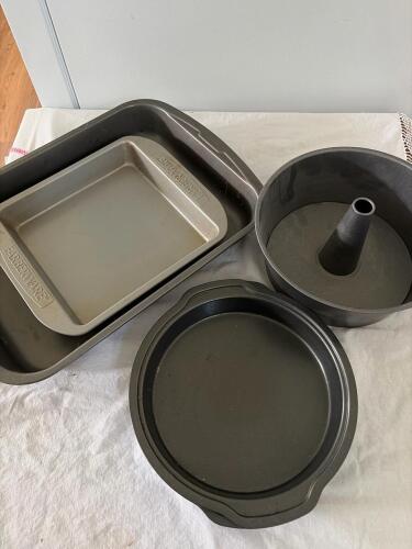 Assorted Bakeware Pans