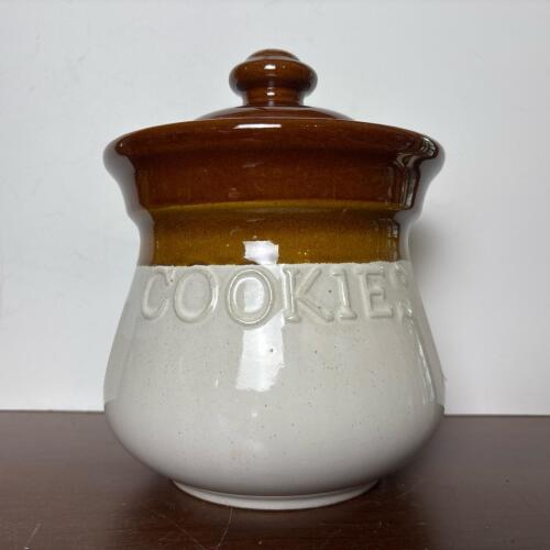 Two-Tone Ceramic Cookie Jar with Lid