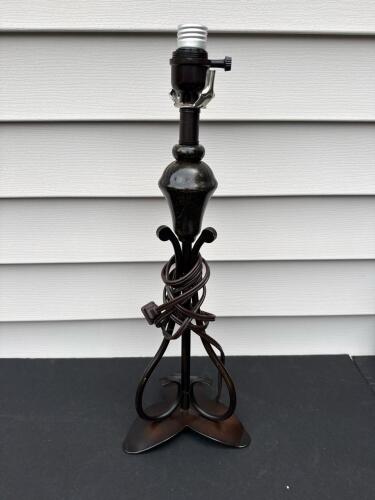 Scrolled Iron Table Lamp in Traditional Style