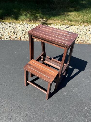 Foldable Wood Step Stool in Traditional Style