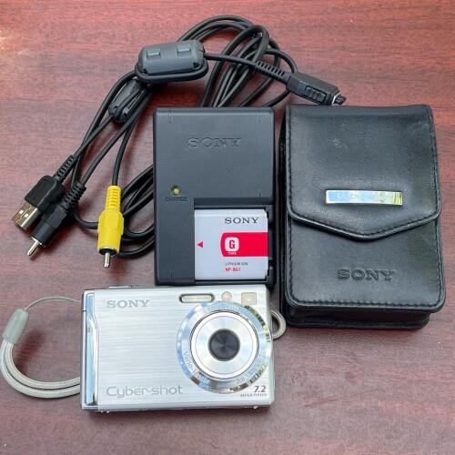 Sony Cyber-shot DSC-W80 Digital Camera with Accessories