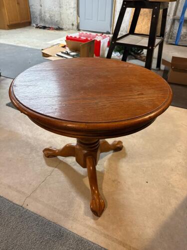 Oak Pedestal Side Table in Traditional Style