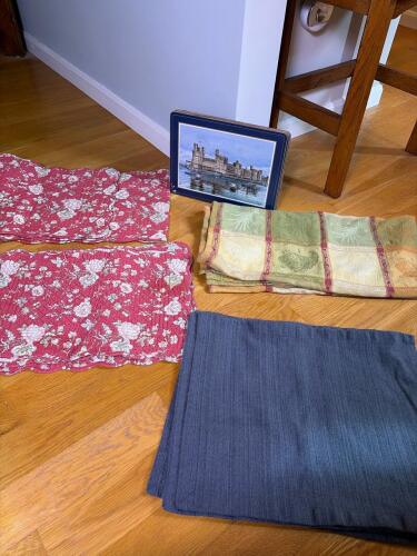 Mixed Table Linens and Pimpernel Placemats