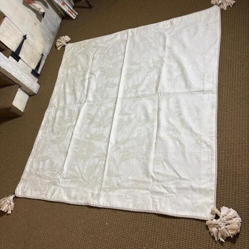 Vintage Cream Jacquard Throw Blanket with Tassel Corners