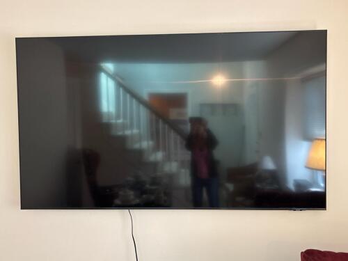 Samsung UN75AU8000F UHD 4K Smart TV with Remote