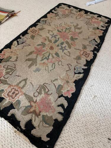 Hand-Hooked Floral Rug in Early American Style