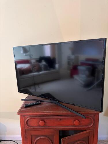 Samsung 43-Inch LED Smart TV with Remote