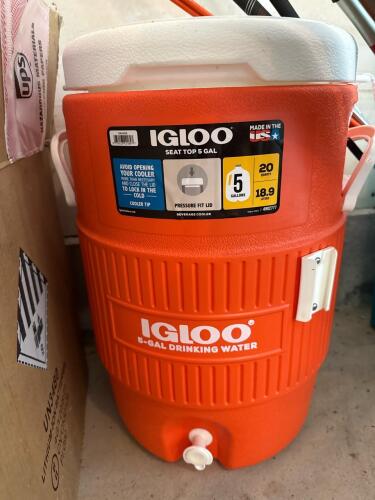 Igloo Seat Top 5 Gallon Beverage Cooler