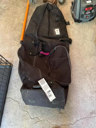 AmazonBasics Rolling Golf Duffel Bag