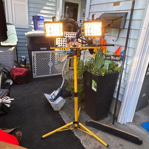 Dual Head Tripod Work Light with Protective Guards