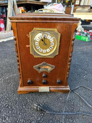 Thomas Collector's Edition Model 512 Radio Clock with Cassette