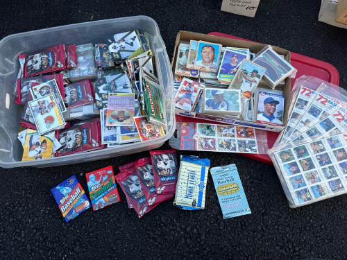 Miscellaneous Trading Cards Including 1993 Topps, SkyBox Rookies Packs