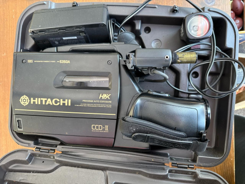 Hitachi VM-3500A Camcorder with Twin Beam and Accessories