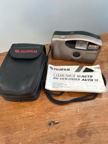 Fujifilm Clear Shot 10 Auto Big View-Finder 35mm Camera with Case