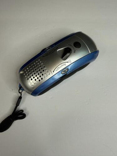 Hand Crank AM/FM Radio and Flashlight