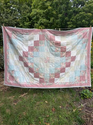Patchwork Floral Quilt in Pastel Colors
