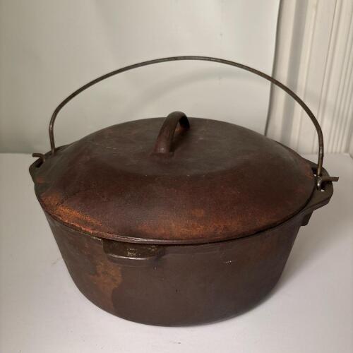 Cast Iron Dutch Oven Pot with Lid
