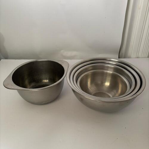 Stainless Steel Mixing Bowls and Pouring Bowl
