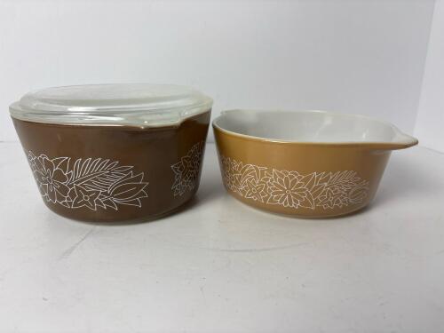 Set of Two Vintage Pyrex Mixing Bowls