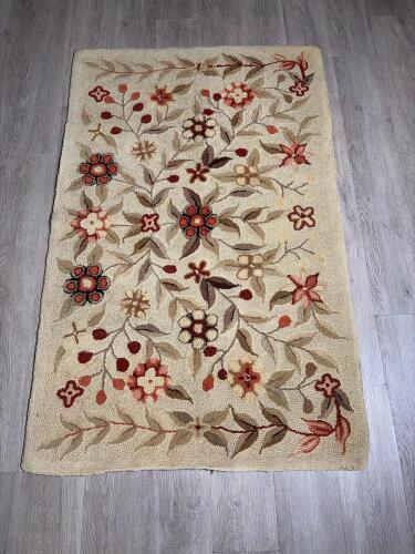 Floral Hooked Rug With Multicolor Pattern