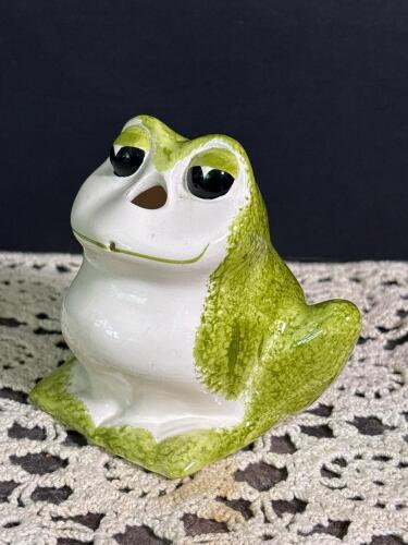 Babacombe Devon England Frog String and Scissor Holder