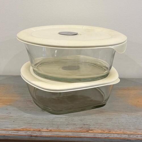 Pair of Pyrex Glass Food Storage Containers with Lids