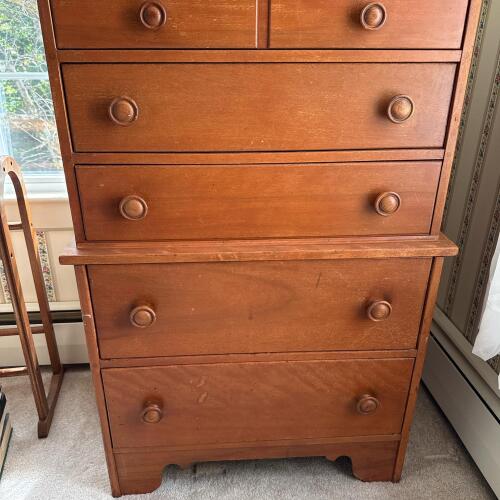 Vintage Chest of Drawers in Shaker Style