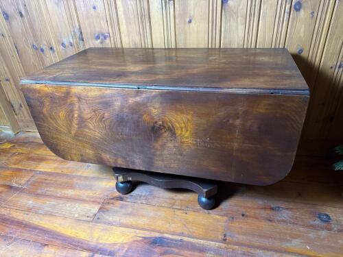Drop-Leaf Pedestal Table in the Empire Style