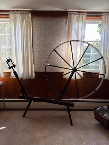 Early American-Style Wooden Great Wheel Spinning Wheel