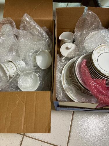 Everbrite Fine China Leonora Dinnerware Set