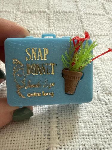 Vintage Snap Bonnet Hair Cover in Case