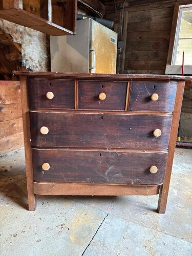 Antique-Style Wooden Dresser with Three Drawers