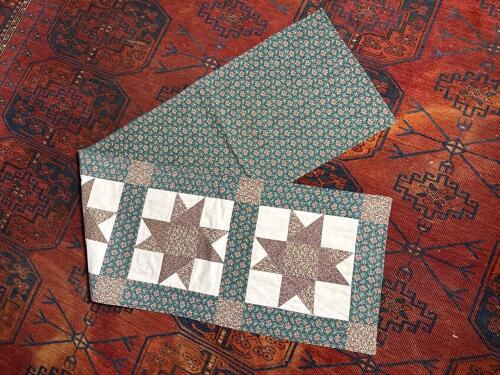 Patchwork Star Quilt Table Runner in Country-Style Prints