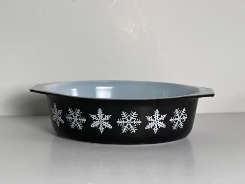 Pyrex Snowflake Black Mixing Bowl
