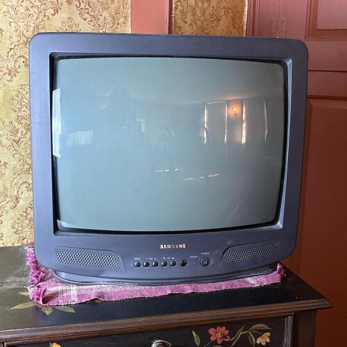 Vintage 1999 Samsung CRT Television - No Remote
